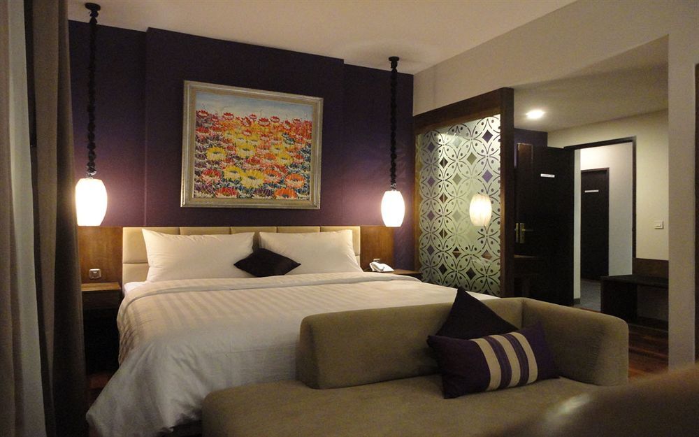 Capital O 852 The Silk At Dago Hotel Bandung Exterior photo