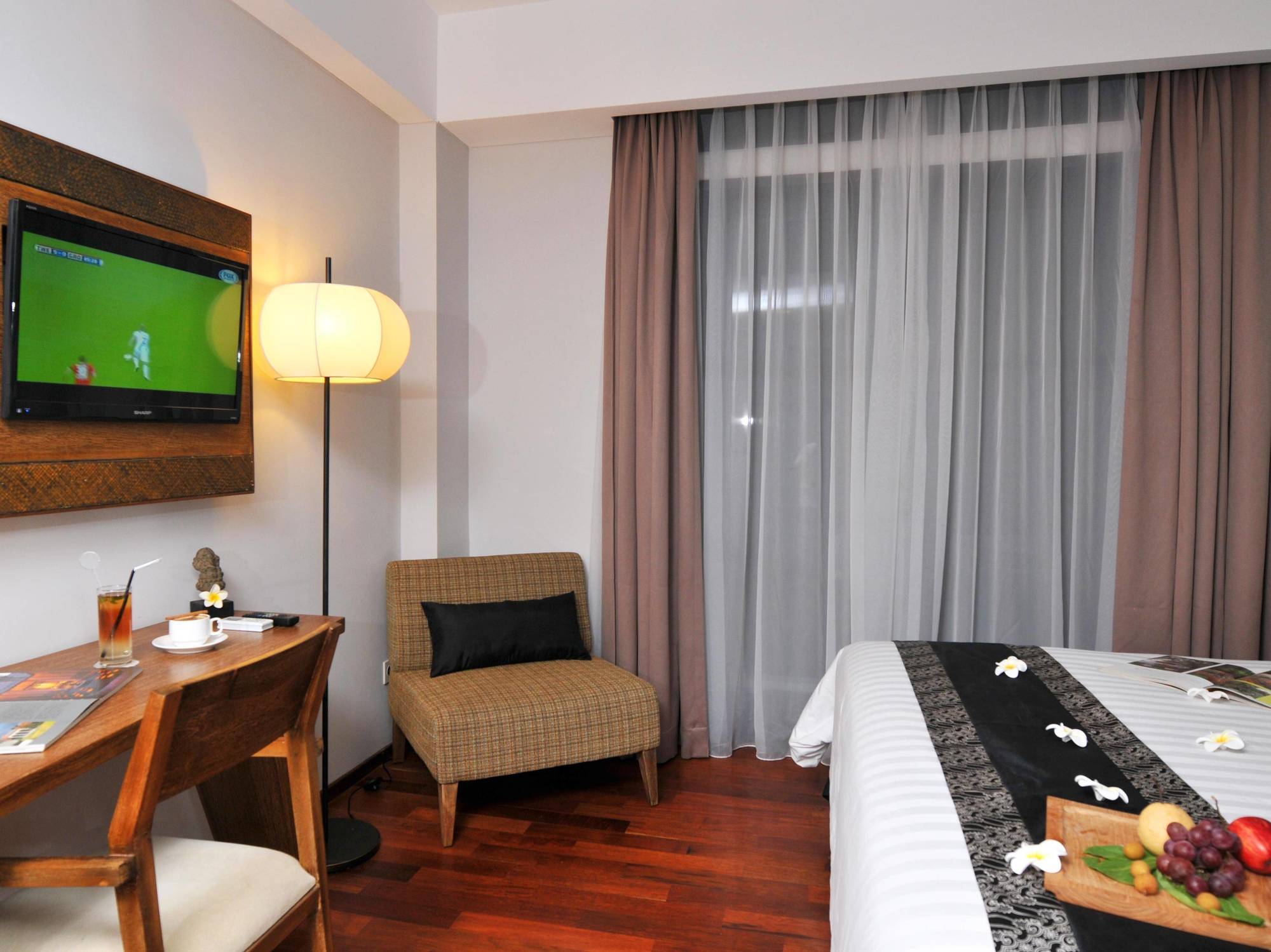 Capital O 852 The Silk At Dago Hotel Bandung Exterior photo