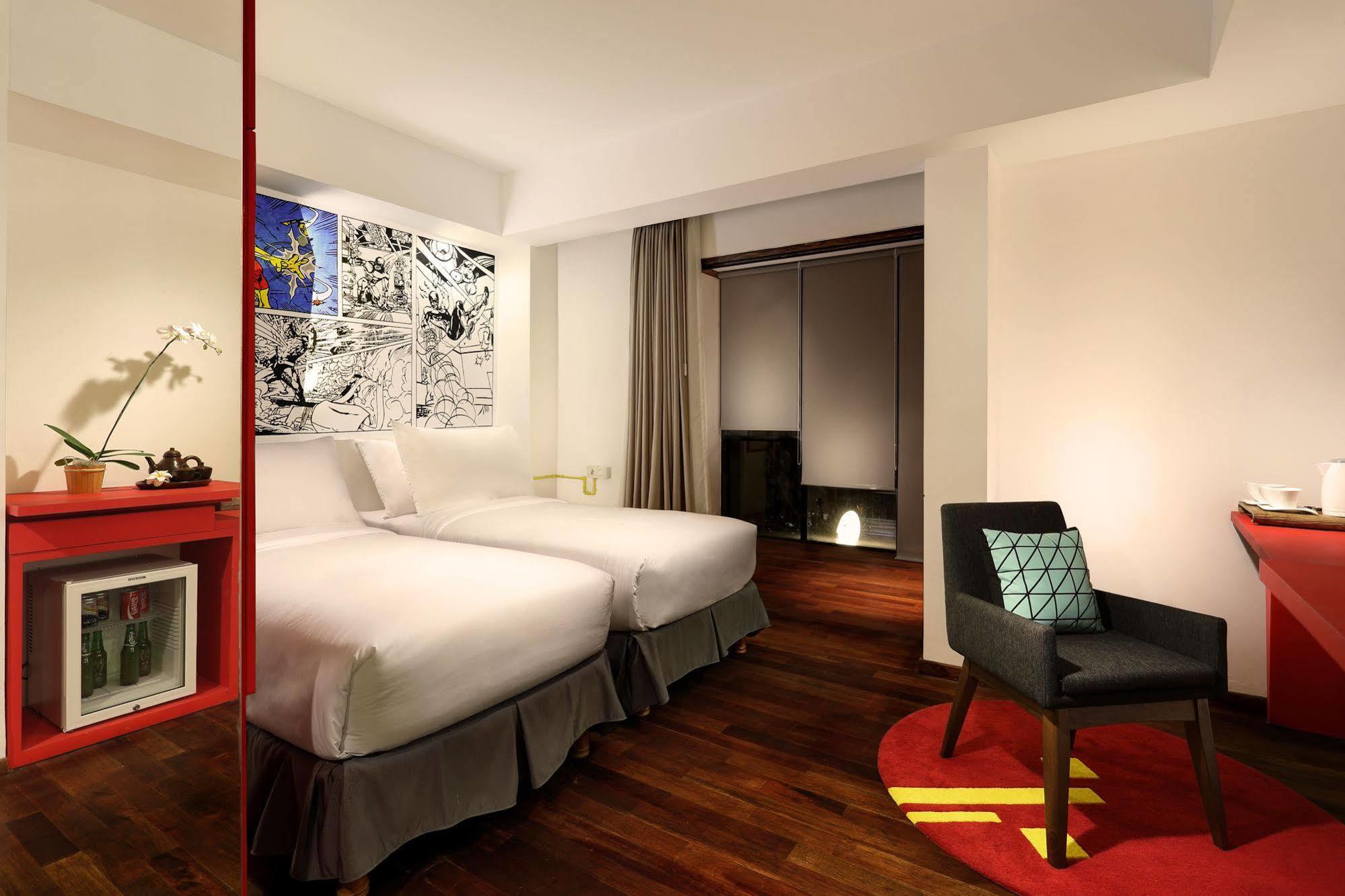 Capital O 852 The Silk At Dago Hotel Bandung Exterior photo