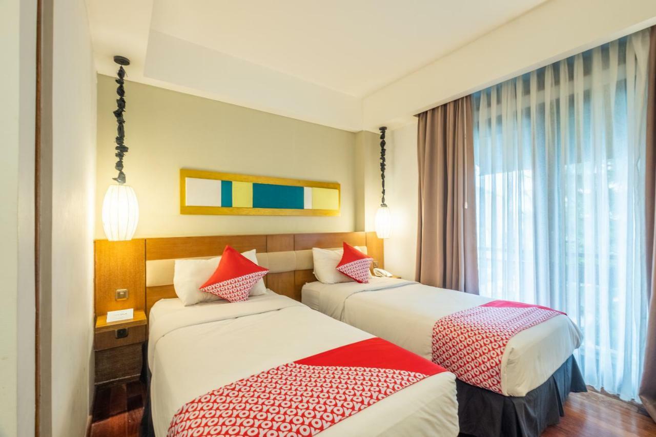Capital O 852 The Silk At Dago Hotel Bandung Exterior photo